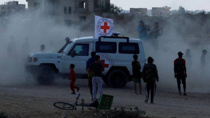 Israel negó que los cuerpos entregados por Hamas sean de rehenes y reanudó los ataques sobre Gaza