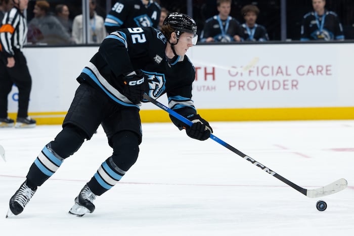 Cooley scores 4 straight goals in 5-point night in Mammoth' 5