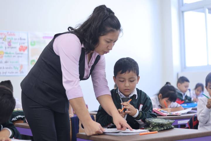 Minedu: 426 mil docentes recibirán en noviembre segundo aumento salarial