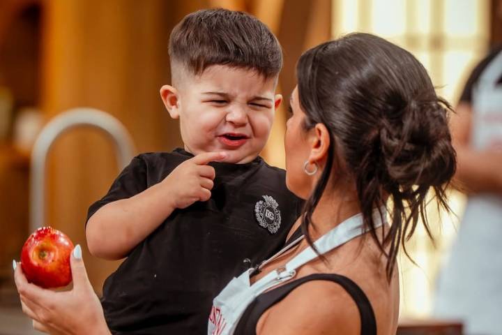 “Todo lo que está bien” El hijo de Valentina Cervantes estuvo en MasterChef Celebrity y revolucionó las redes: