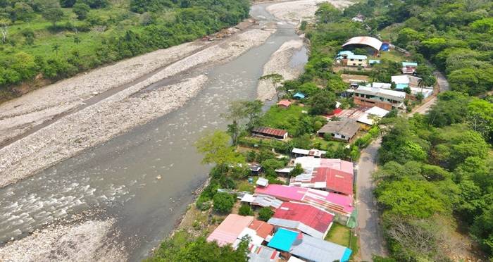 Al Cravo Sur se le están canalizando sus aguas para mitigar la socavación