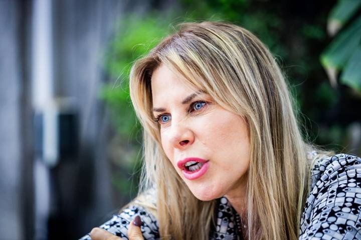 "Es tedioso". Karen Reichardt dijo que aún no leyó el reglamento de la Cámara de Diputados y se quejó por su letra "chiquita"