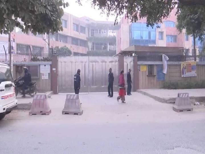 Delhi schools switch to hybrid mode as GRAP stage III curbs take effect; will schools close tomorrow?