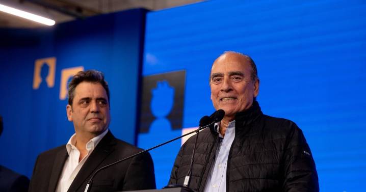 Milei reordena su equipo de gobierno: renuncian el jefe de Gabinete y el ministro del Interior de Argentina