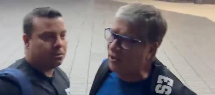 'Bolillo' Gómez se 'encaró' con aficionado de El Salvador, tras eliminación del Mundial