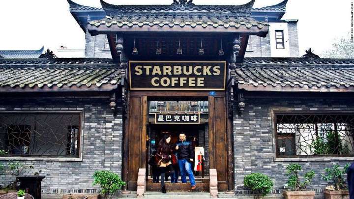 Starbucks vende el 60% de su negocio en China y surgen dudas sobre el futuro de sus operaciones en ese país
