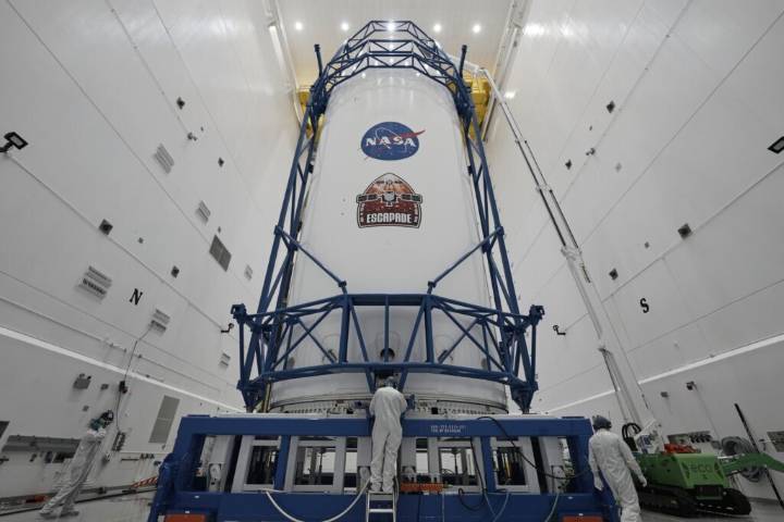 Blue Origin launches huge rocket carrying twin NASA spacecraft to Mars