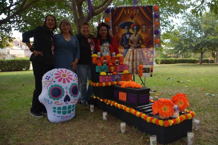 Celebran el Día de Muertos en escuelas