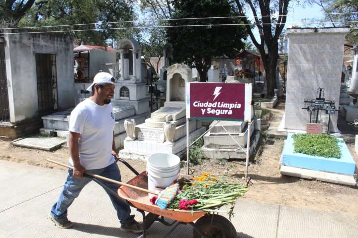 Oaxaca de Juárez mantuvo una ciudad limpia en fiesta de Día de Muertos