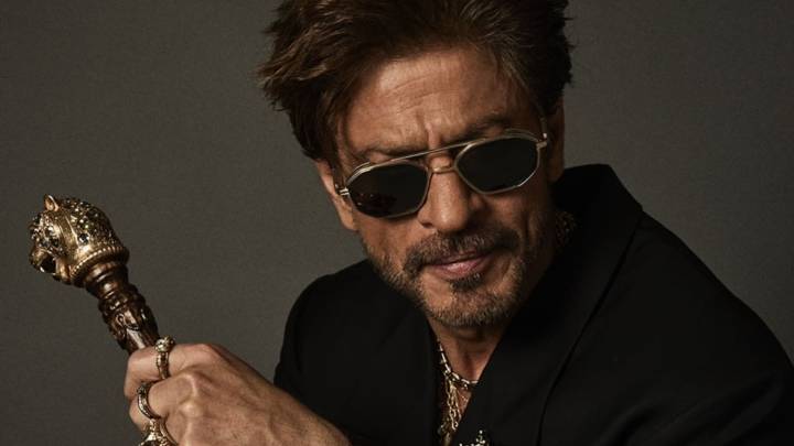 Shah Rukh Khan Ate With His Hands, Secretly Sucked On Mutton Bones For This Role. Hint: He Played Gangster