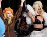 Pam Hogg, la diseñadora punk-rock que vistió a Rihanna, Lady Gaga y Björk, deja un legado imborrable