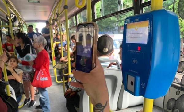 Modo QR activo: el micro platense suma un nuevo método de pago