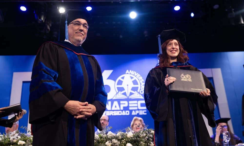 La escritora española Irene Vallejo reivindica la curiosidad como antídoto del miedo