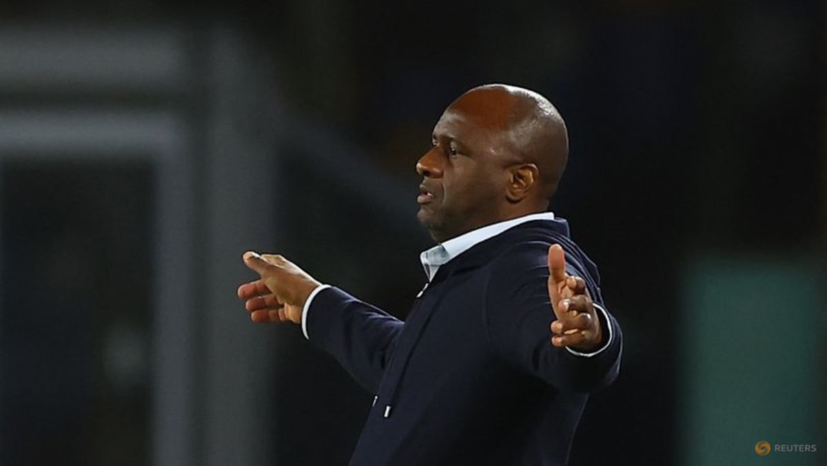 Serie A bottom side Genoa sack coach Vieira after winless start