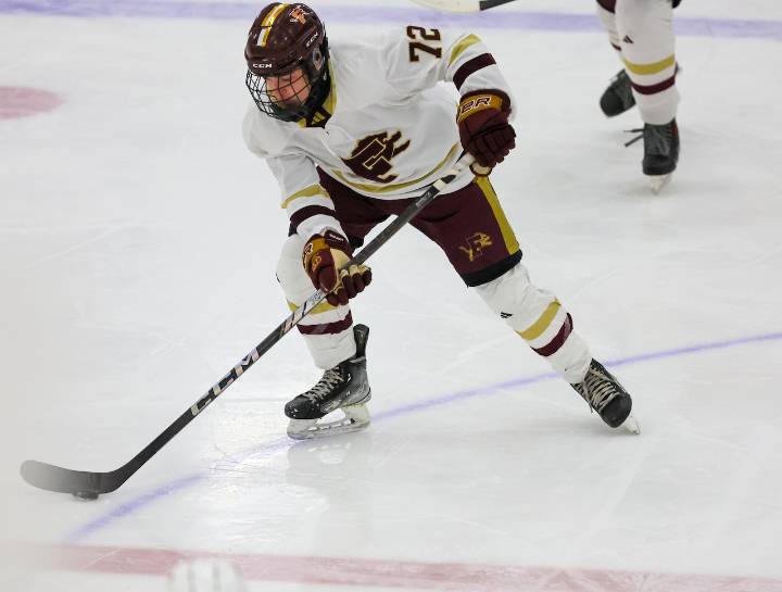 Staten Island HS hockey: LoDuca’s last-minute goal lifts Farrell to season