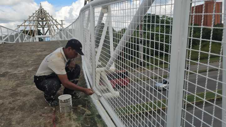 Avanza rehabilitación de la pasarela de la avenida Bella Vista