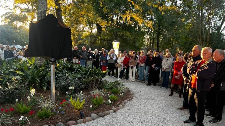 Garden Club of CCLA creates 'Blue Star Monument' at community park