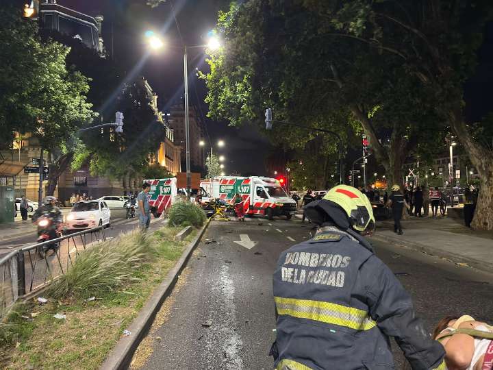 Dos mujeres murieron en un choque entre una camioneta, un auto y una bicicleta