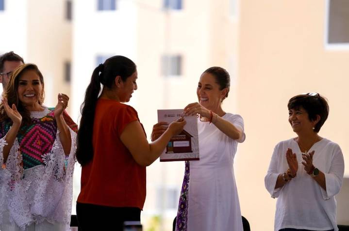 Desde que gobierna la 4T a México le va mejor, asegura Sheinbaum al entregar viviendas en Quintana Roo