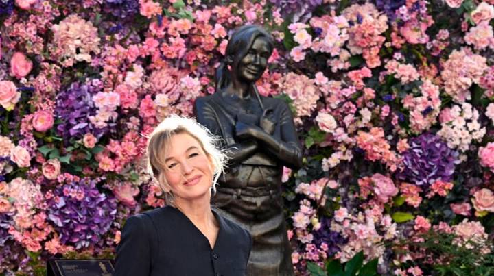 Renee Zellweger Unveils a ‘Bridget Jones’ Statue in London’s Leicester Square | Bridget Jones, Chiwetel Ejiofor, Helen Fielding, Leo Woodall, Renee Zellweger, Sally Phillips | Celebrity News and Gossi