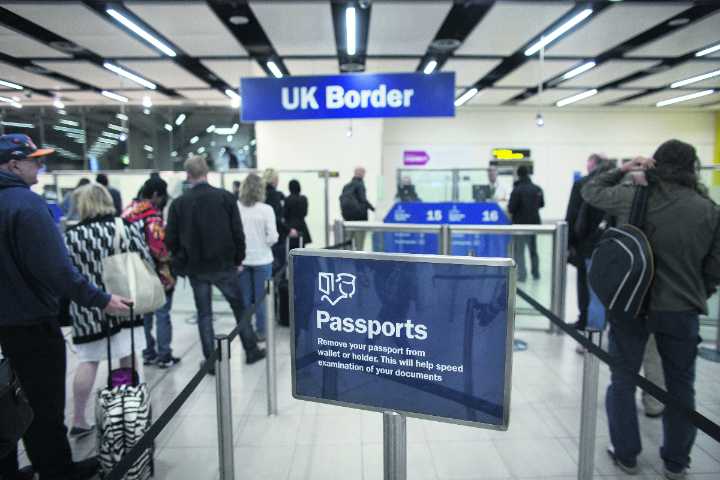 Net migration plummets to pre-pandemic low as more Brits flee