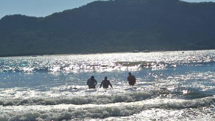 Rescató Policía a turistas chihuahuenses del mar en Mazatlán