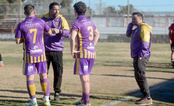 El DT habla “con el corazón” y su equipo se puso a “Tiro” en el Clausura de la B liguista