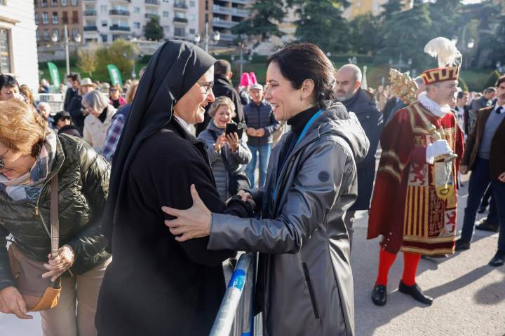 Ayuso recibe el alta tras sufrir una gastroenteritis que la obligó a abandonar la misa de la Almudena