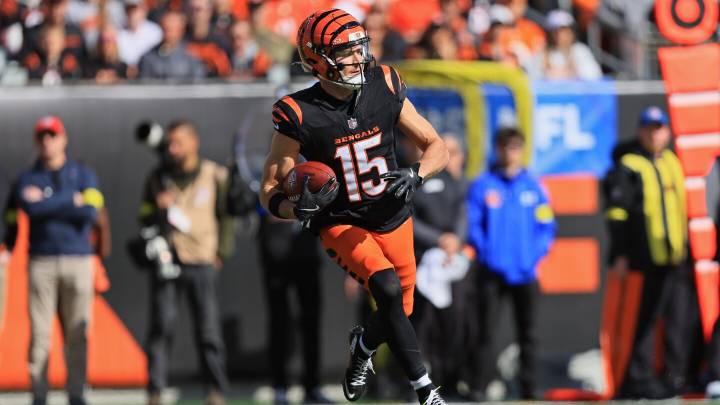 Bengals' Charlie Jones returns opening kickoff 98 yards for TD