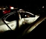 Turistas chocan contra una ceiba en la carretera federal rumbo a Xcaret; quedan prensados y sobreviven de milagro