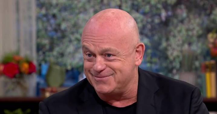 Former EastEnders star Ross Kemp admits 'it was difficult' in 'alternate reality' admission