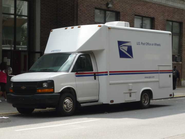 U.S. Postal Service reports $9 billion annual loss