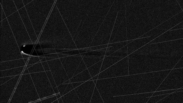 Comet Lemmon photos are plagued by satellite streaks. Here's how amateur astronomers face the problem
