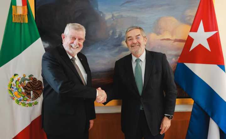 De la Fuente se reúne con el embajador cubano Marcos Rodríguez