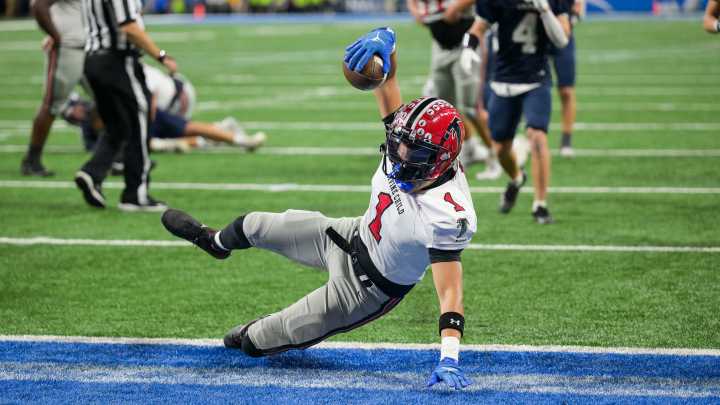 Dearborn Divine Child edges Hudsonville Unity Christian to take Division 4 football title