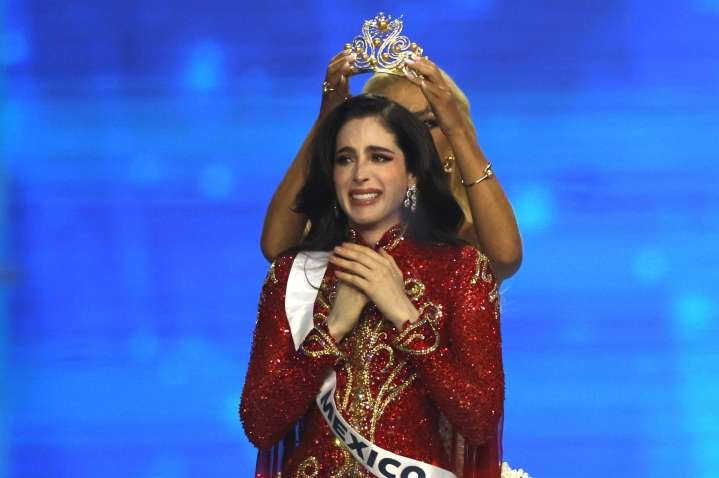 La mexicana Fátima Bosch gana Miss Universo tras el escándalo por su humillación durante el polémico certamen