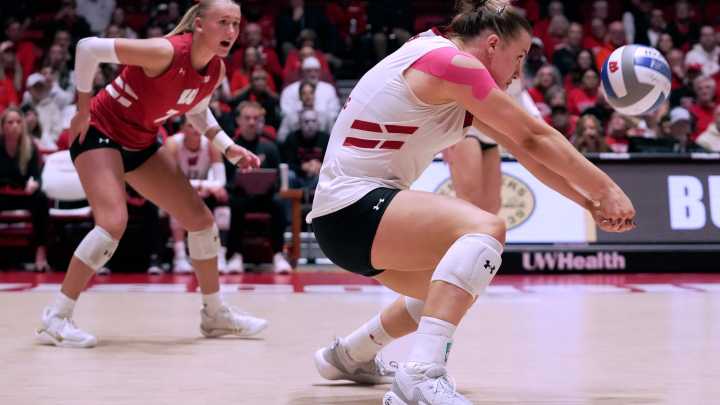 Wisconsin volleyball uses balanced attack to sweep Minnesota with ease