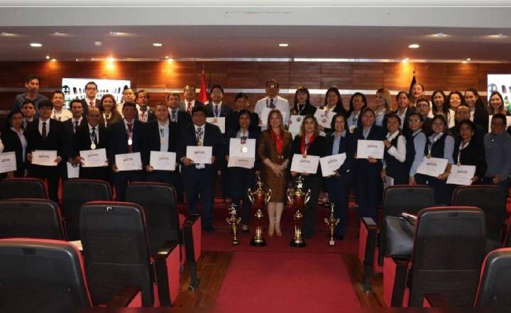 Presidenta de la Corte reconoce y felicita a deportistas por el subcampeonato en los Juegos Judiciales 2025