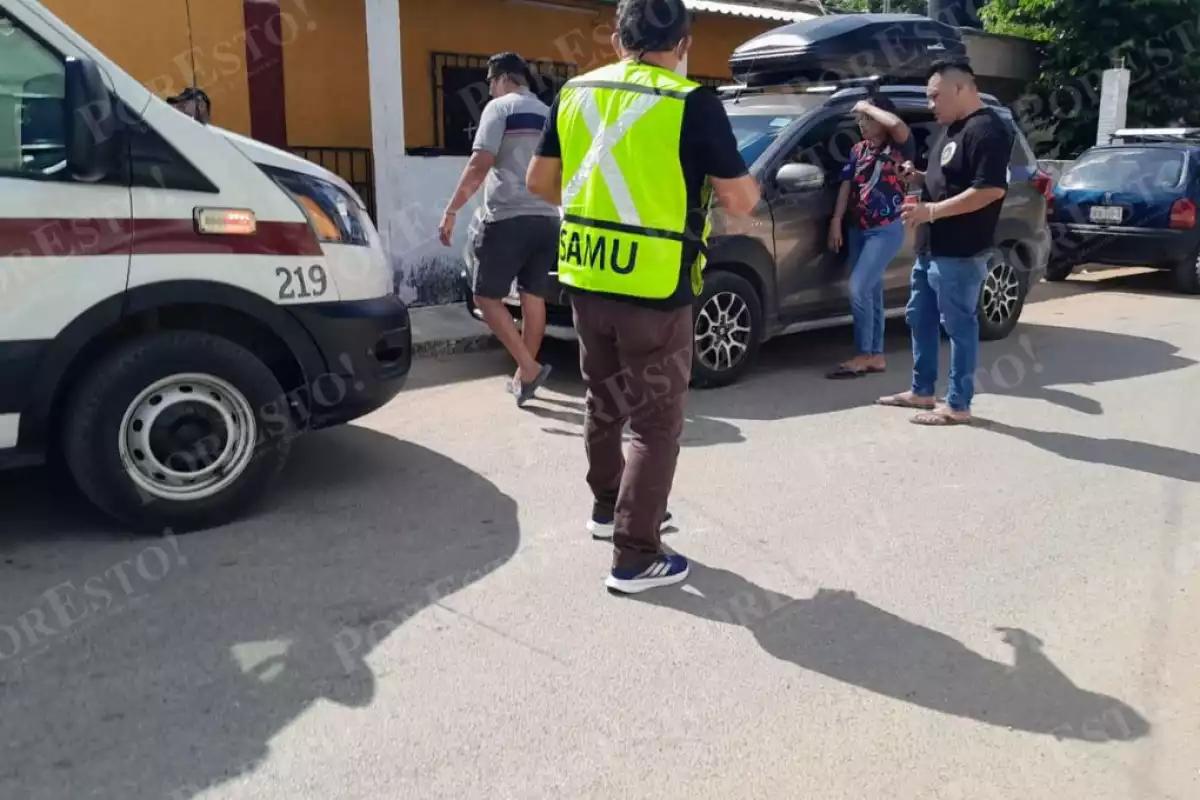 Accidente en calles 26 por 27 deja daños y una lesionada en Calkiní