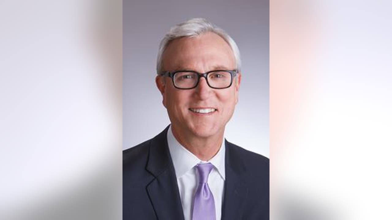 Former Congressman Chris Bell enters Texas governor’s race, pledging ethics reform