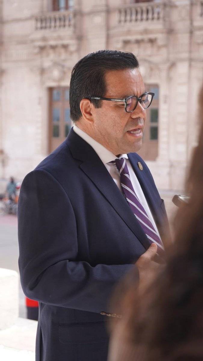 Nosotros caminamos con la cabeza en alto hoy, mañana y siempre; no se nos han caído carpetas ni amparos: FACh