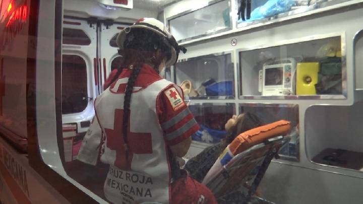 Silvia, de 22 años, no alcanza a frenar y choca contra camioneta de lujo al norte de Saltillo