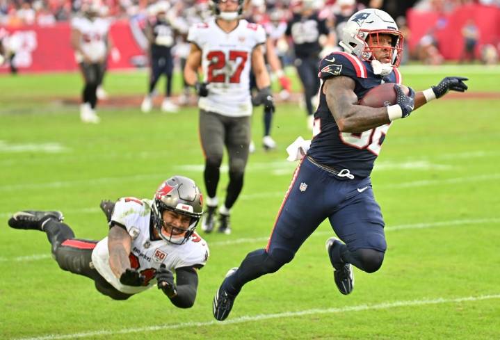 Deadspin | TreVeyon Henderson, Patriots run past Bucs for 7th straight victory