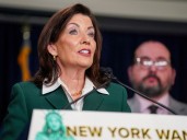 La reacción de la gobernadora Kathy Hochul tras el triunfo de Zohran Mamdani en Nueva York
