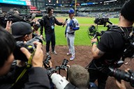 Yoshinobu Yamamoto se cansa de la fama y huye de los fanáticos de los Dodgers