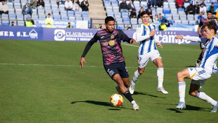 Meritorio empate del Águilas FC en Huelva para seguir líder