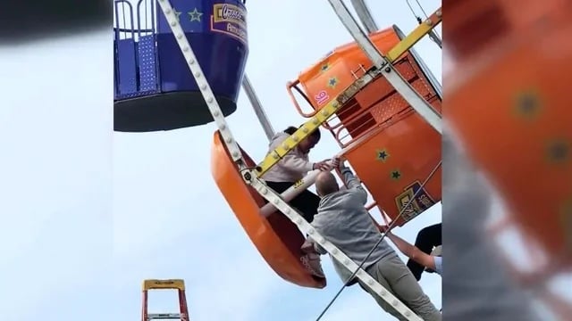 2 girls hospitalized after being thrown from Ferris wheel in Louisiana