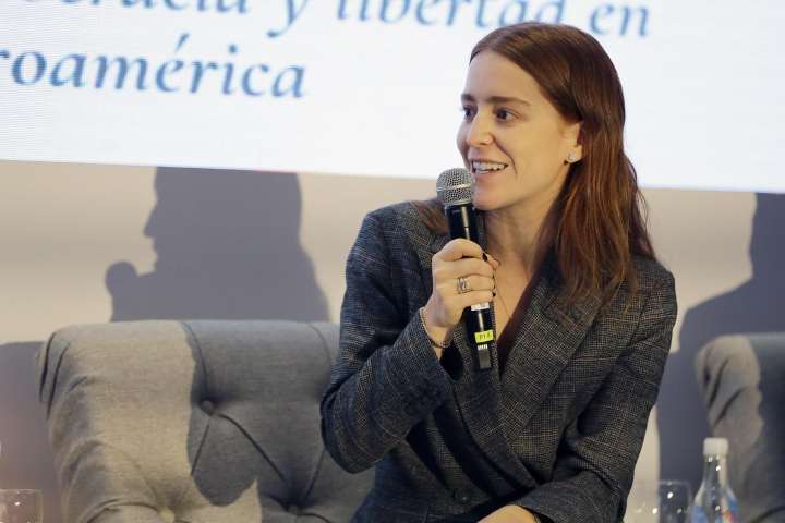 La hija de María Corina Machado relata la violencia política que enfrenta la líder opositora, a quien han denominado loca por su lucha por la libertad