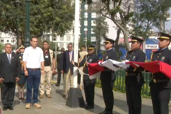 Presidente Jerí participa en izamiento de bandera en el distrito de Jesús María