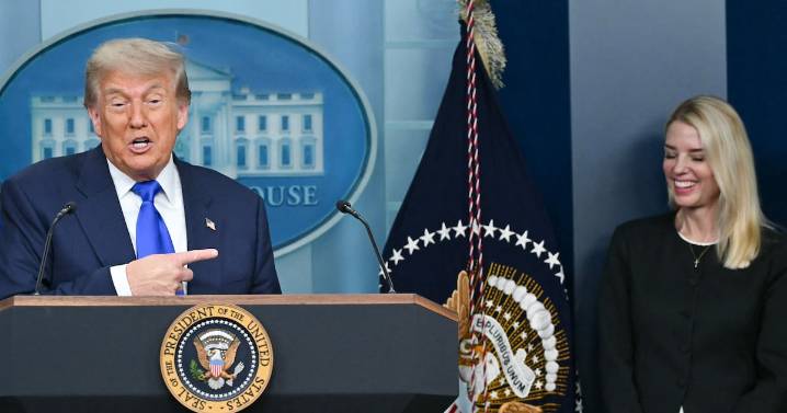 Luz verde del Congreso para publicar archivos del caso Epstein pone a prueba capital político de Trump